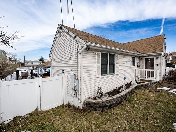 3rd image of 52 Mount Pleasant Ave