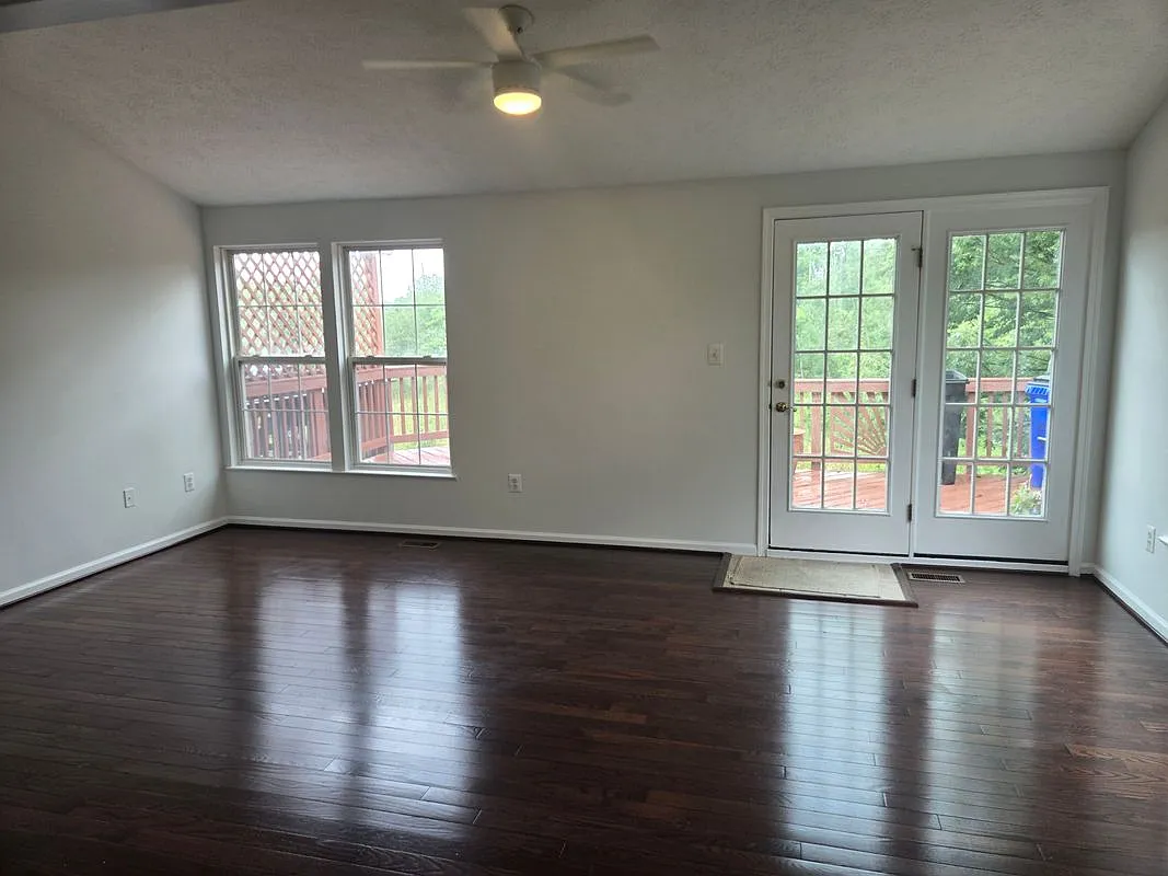 4 bed, 3.5 bath, 1994 sqft, $2,595 — Photo 3