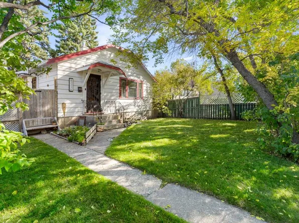 5336 W 2nd St SW, Calgary, AB T2H 0G7