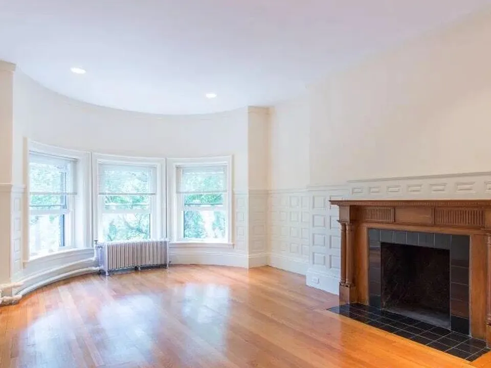 376 Commonwealth Ave #10