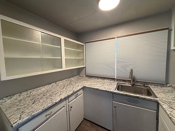 3rd image of 3555 Monroe St