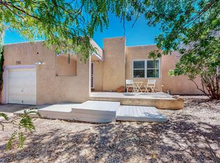 736 Loma Vista Dr NE, Albuquerque, NM 87106