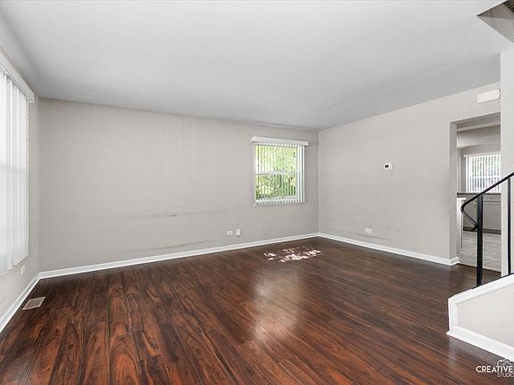 3rd image of 2910 Worcester Ln