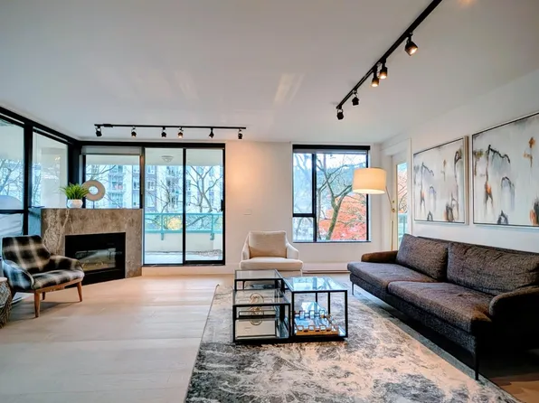328 Taylor Way #3D, West Vancouver, BC V7T 2Y4
