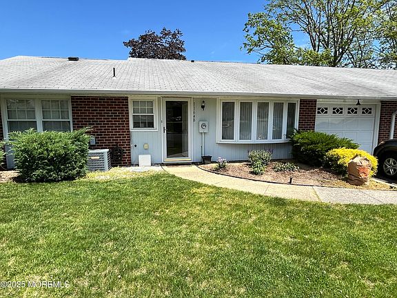 4th image of 1164B Argyll Circle