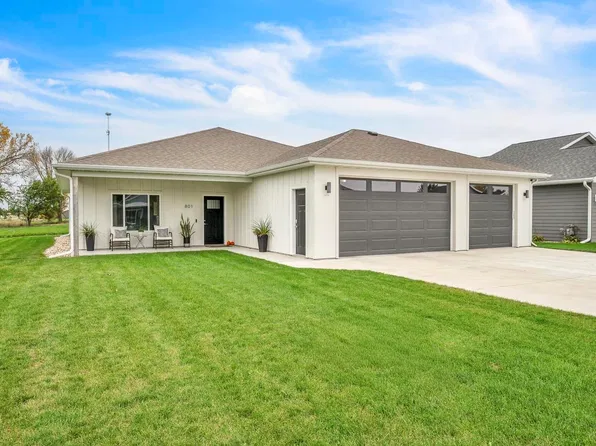 801 30th St, Spirit Lake, IA 51360