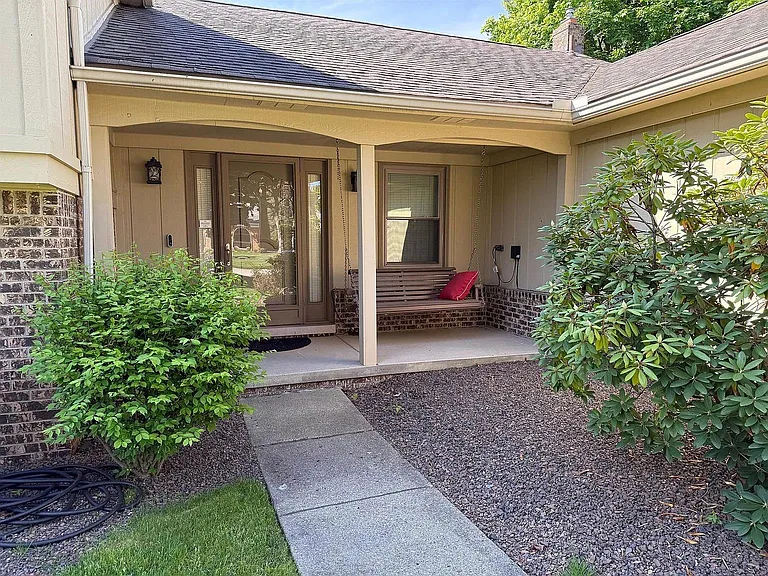 36157 Parklane Cir — Photo 2