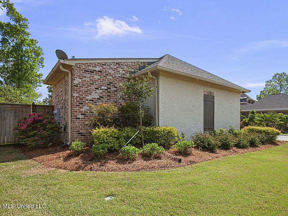 4th image of 67 Grandview Cir