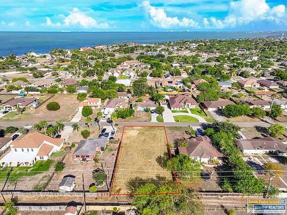 2nd image of Palm Blvd