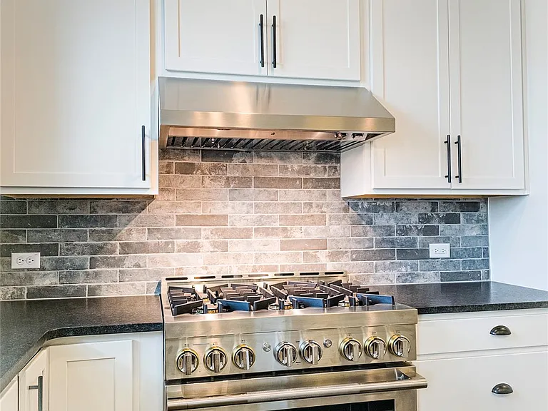225 John Webster St — Photo 10