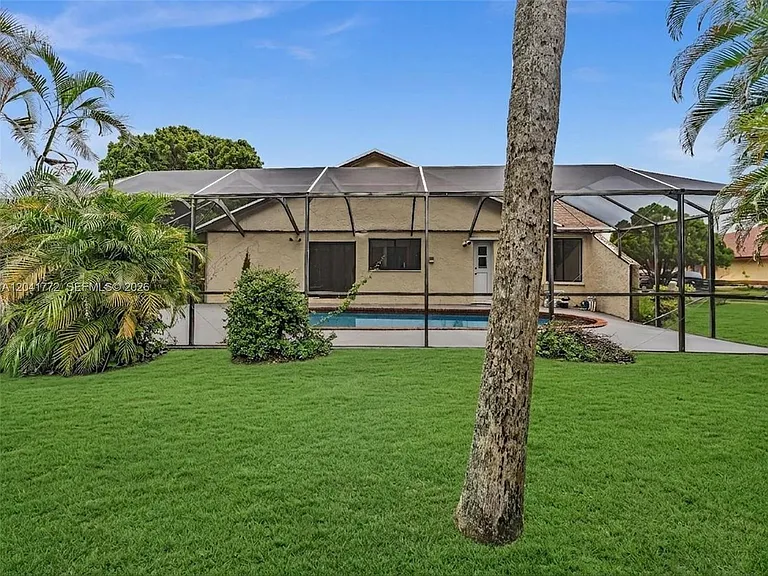 8813 Paradise Ct — Photo 32