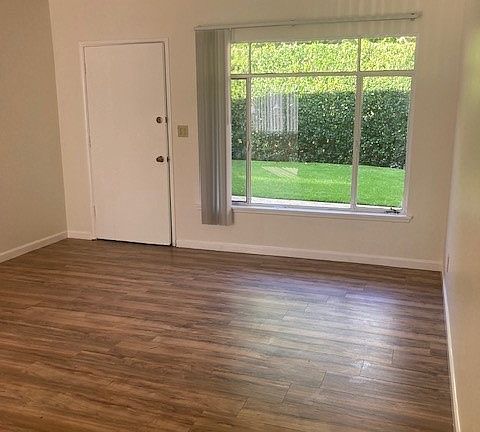 4th image of 295 S Hudson Ave APT 4