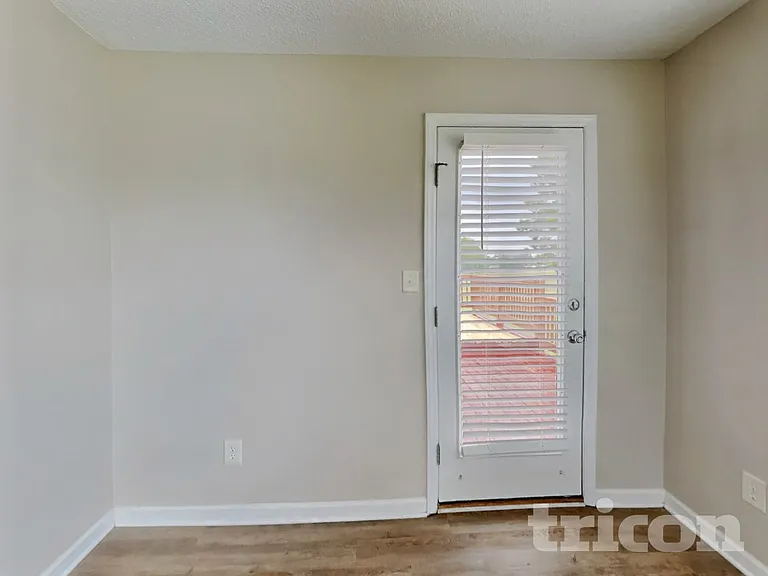 60 Rodney Ct — Photo 16