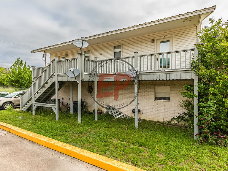 520 E Live Oak St #B — Photo 8