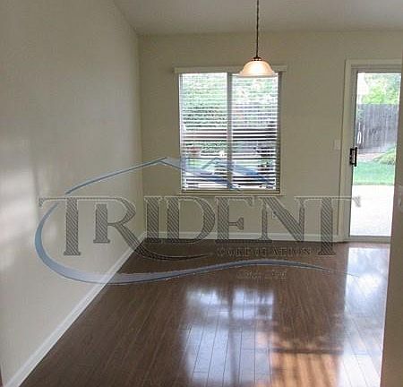 4th image of 2581 Drummond Dr