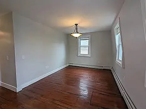 4 bed, 1.5 bath, 2000 sqft, $900 — Photo 3