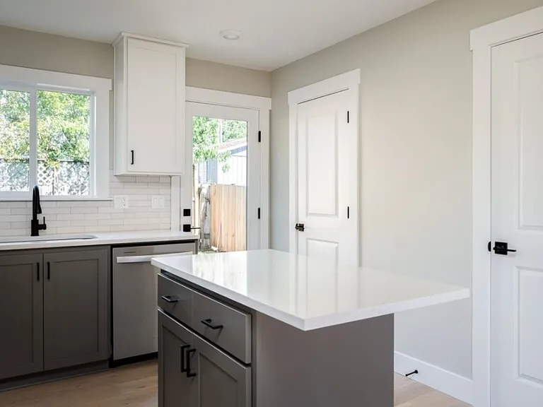 8838 N Drummond Ave — Photo 9