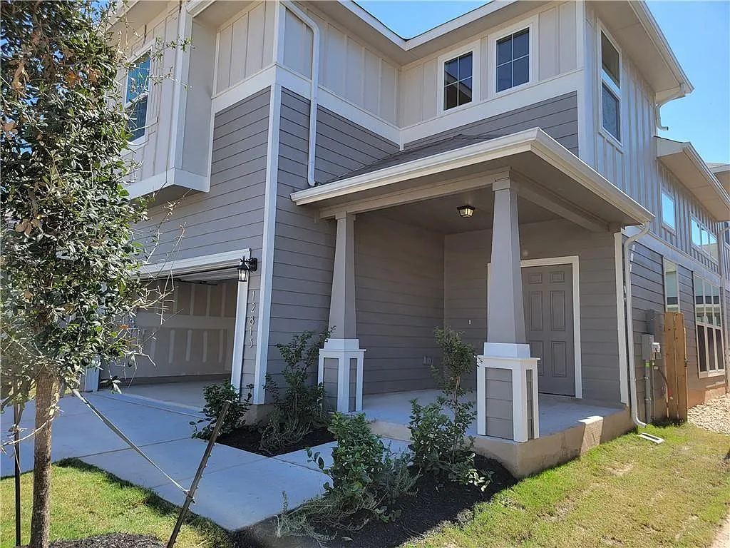 4 bed, 3.5 bath, 2512 sqft, $2,300 — Photo 1