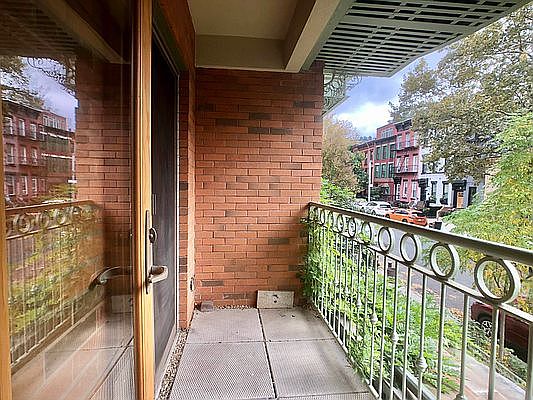 1st image of 571 Carroll St #2C