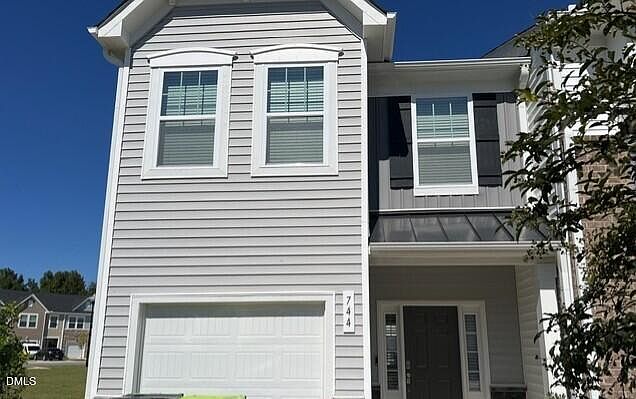 1st image of 744 Ridge Cliff Ln