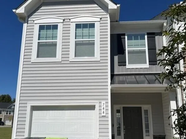 744 Ridge Cliff Ln, Zebulon, NC 27597