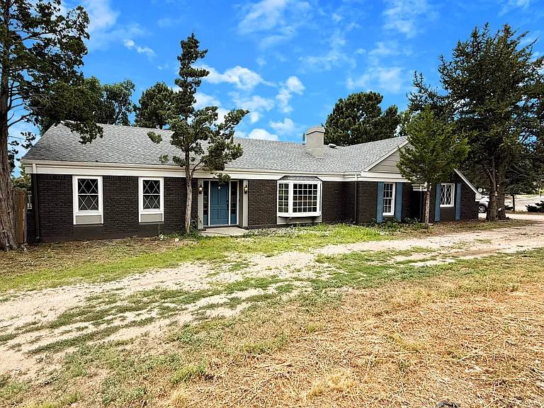 5330 Miranda Rd — Photo 2
