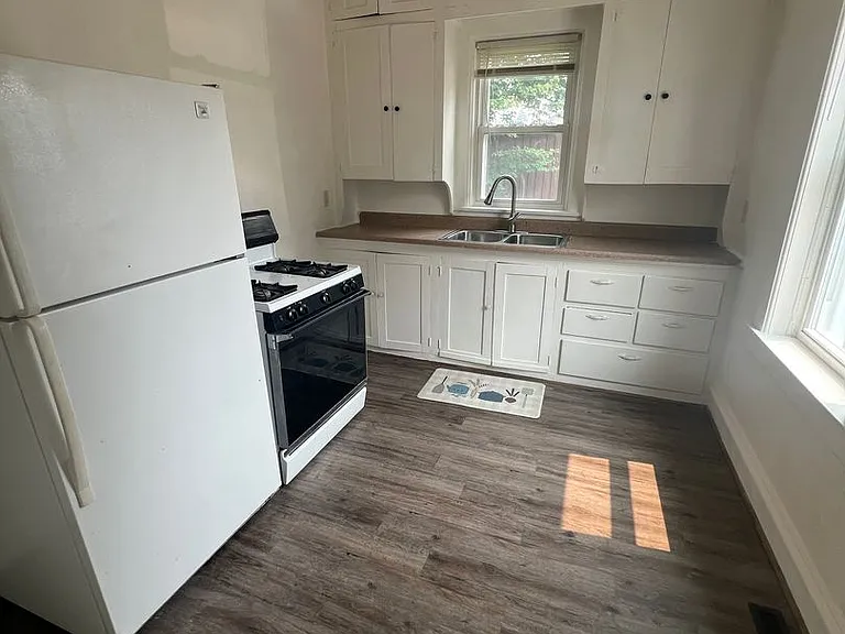 710 N Main St — Photo 6