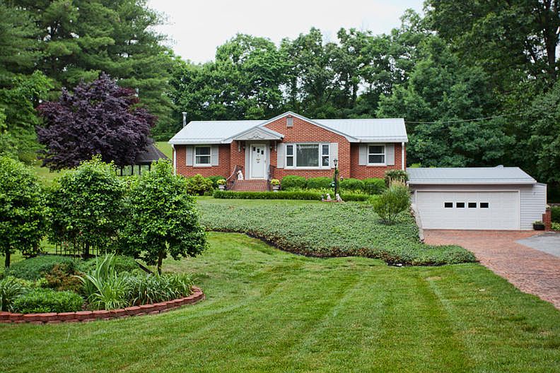 1st image of 3931 Hawley Dr