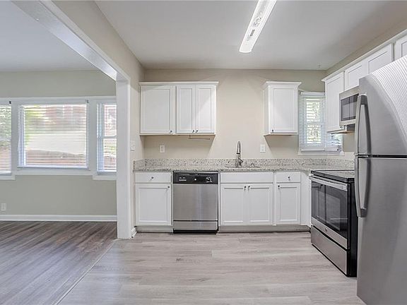 4th image of 2755 Rockcliff Rd SE