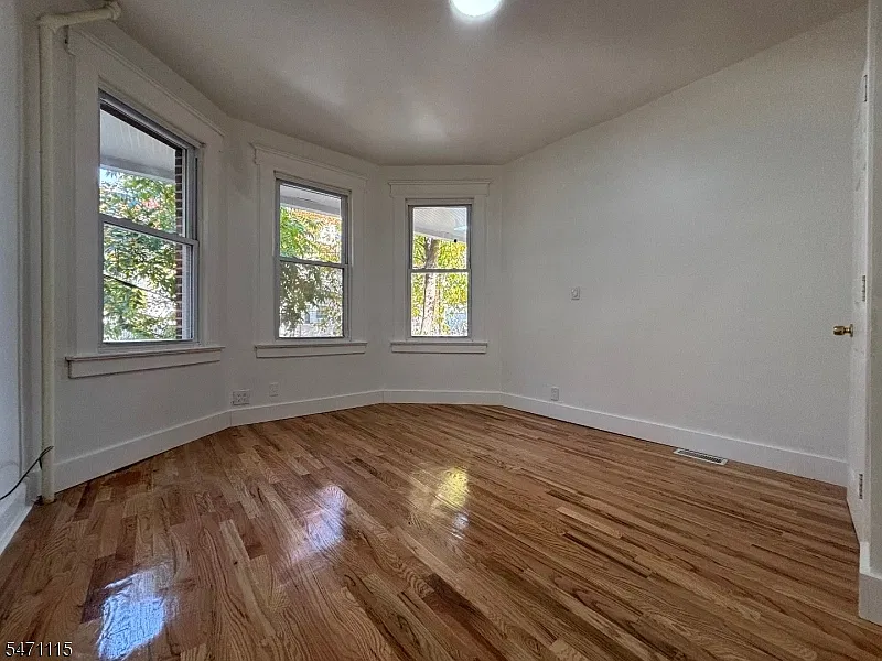 3 bed, 1.0 bath, $2,299 — Photo 4