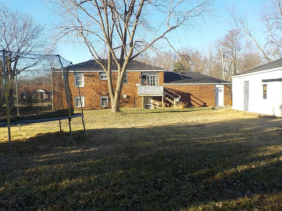 2nd image of 910 Fairview Cir