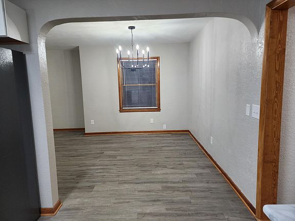 3rd image of 1271 S Plum Lane
