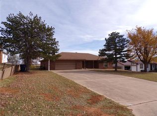 414 N Church Ave, Hydro, OK 73048