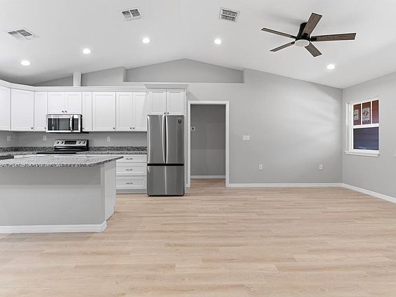 4th image of 670 NE 149th Ct