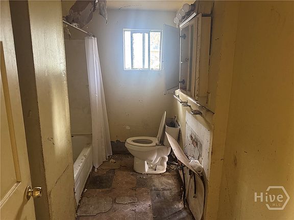 4th image of 2243 Mosley Street
