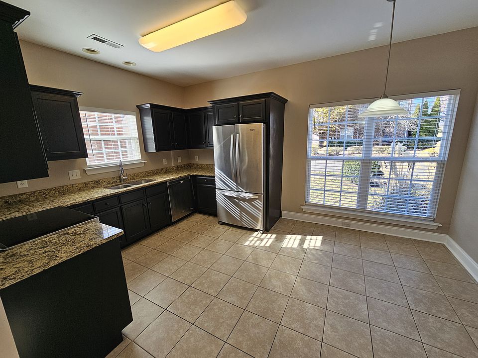Kitchen with all 4 Major Appliances