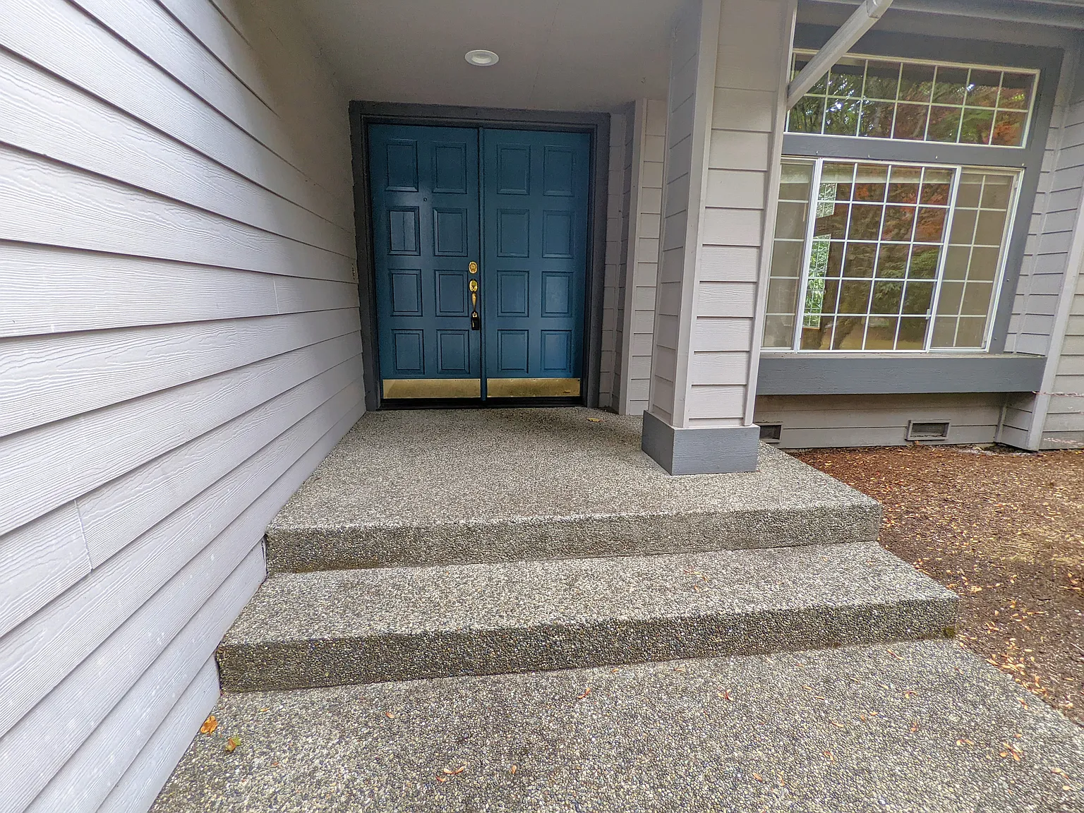 4 bed, 2372 sqft, $3,000 — Photo 2