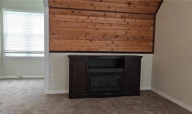 7070 Derby Ct — Photo 18