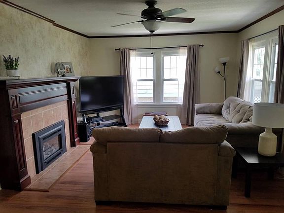 4th image of 306 E Raymond Ave