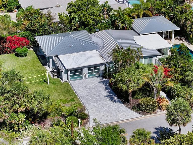 425 McKinley Dr — Photo 2