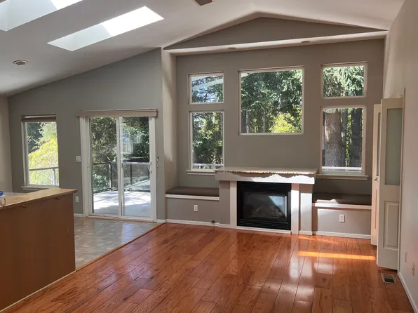 3283 Lois Ln, Enumclaw, WA 98022