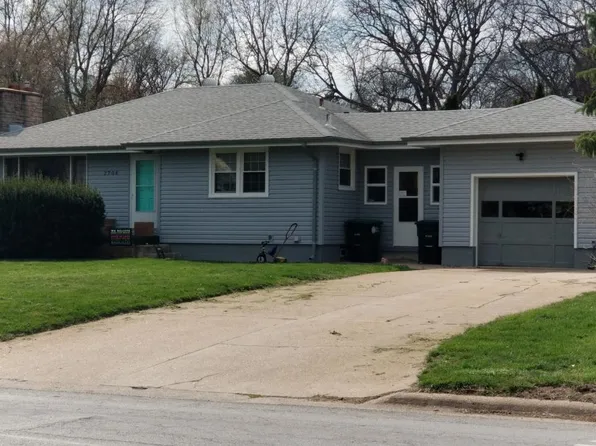 2706 Benson Gardens Blvd, Omaha, NE 68134