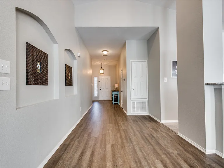 1900 Juniper Dr — Photo 5