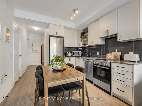 50 George Butchart Dr #224, Toronto, ON M3K 1Y2