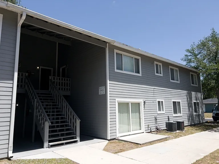 14 W Rhodes Dr — Photo 2