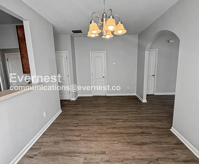 8637 Thomas Rd — Photo 3