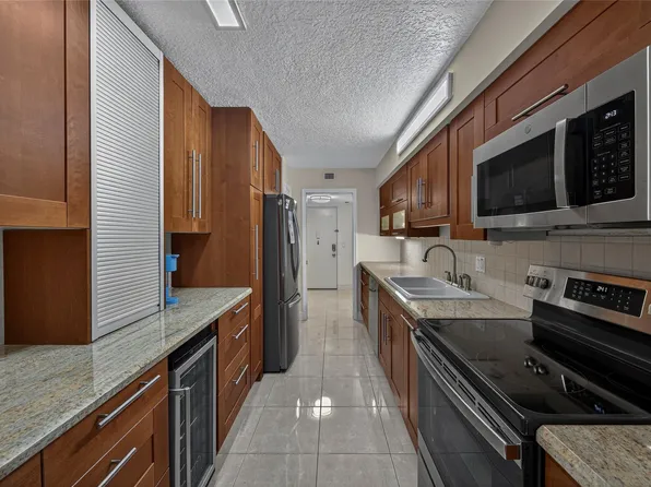 4702 Fountains Drive #205, Lake Worth, FL 33467