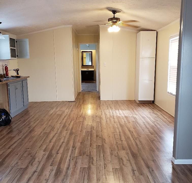 2nd image of 305 Grand River Dr
