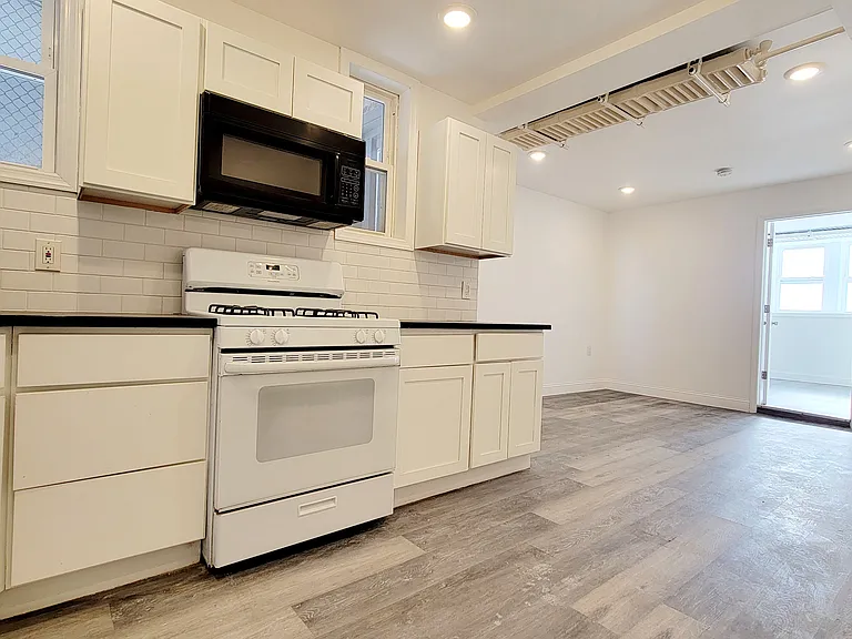 401 Walker St #B2 — Photo 2
