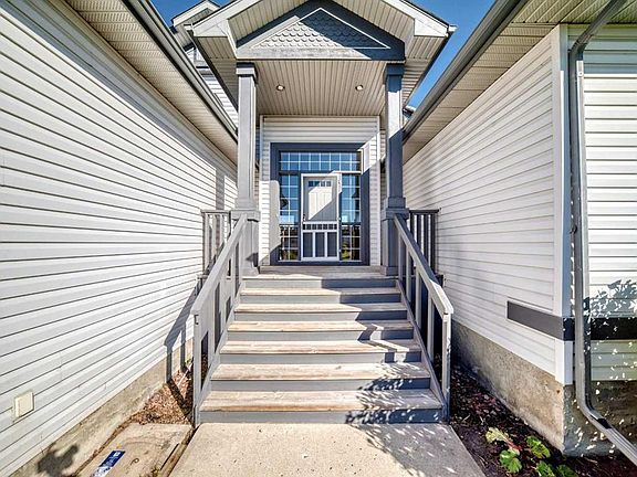 3rd image of 12 S Welshimer Cres NE